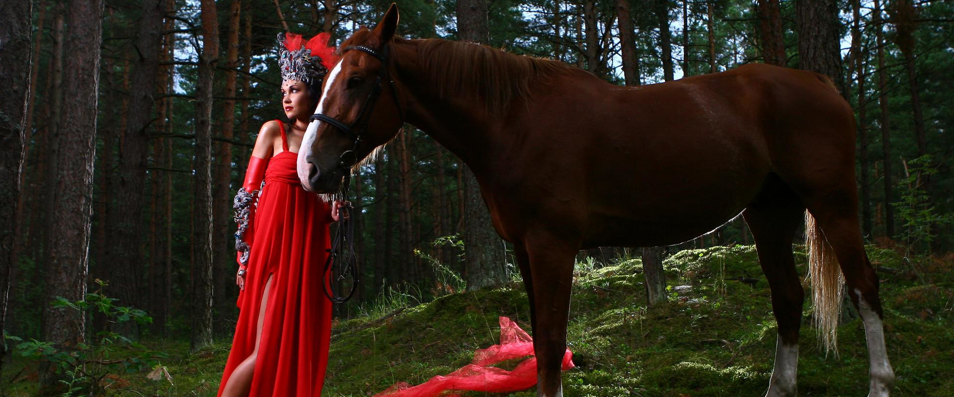 Photo session with a beautiful woman with brown horse in the Vesuvius National Park